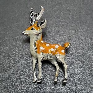 *Sale* Silver tone spotted deer brooch